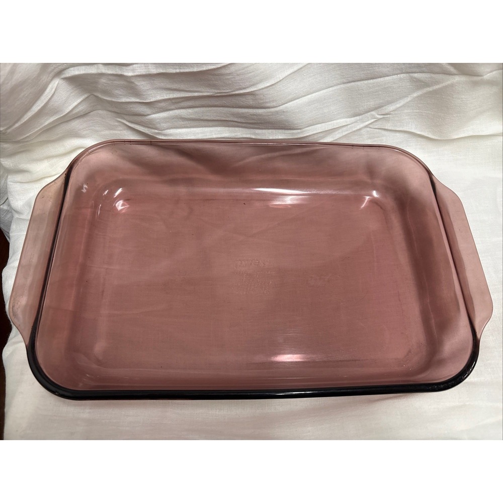PYREX  CRANBERRY 3 QUART 13x9x2‎ RECTANGULAR CASSEROLE DISH #233-R (make offers)